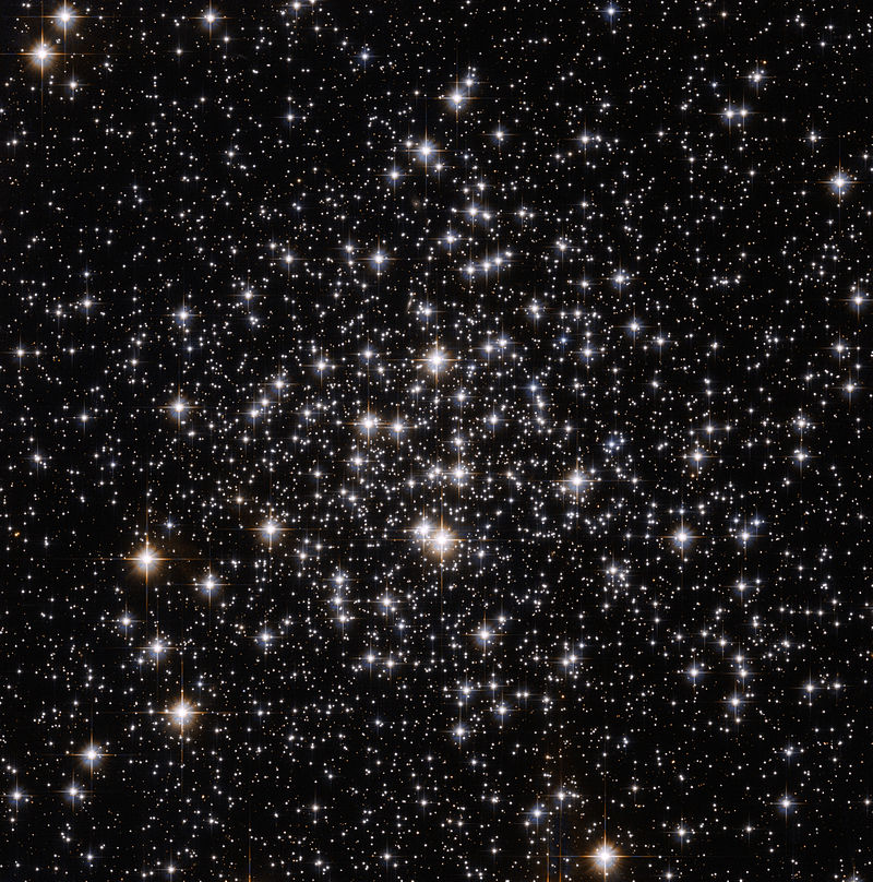 800px-Messier_71,_an_Unusual_Globular_Cluster